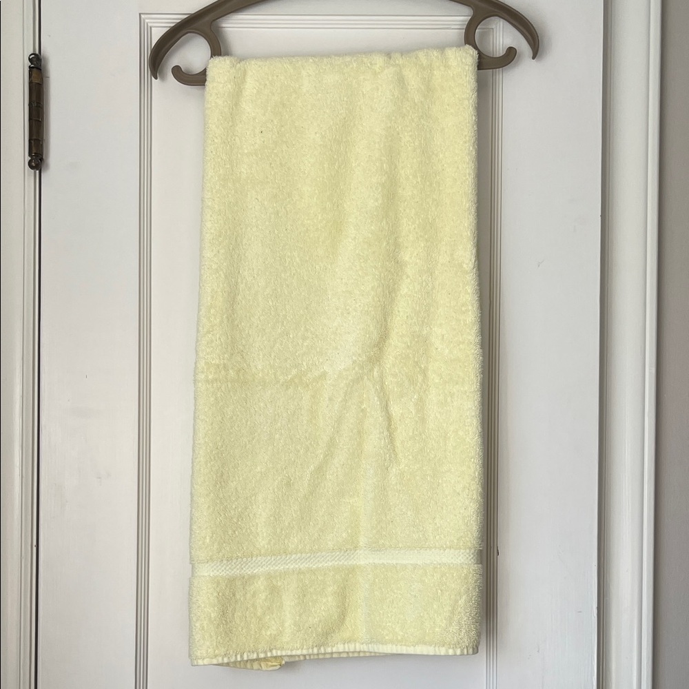 Vintage Lady Pepperell Imperial Yellow Bath Towel 100% Cotton Plush Mid Century